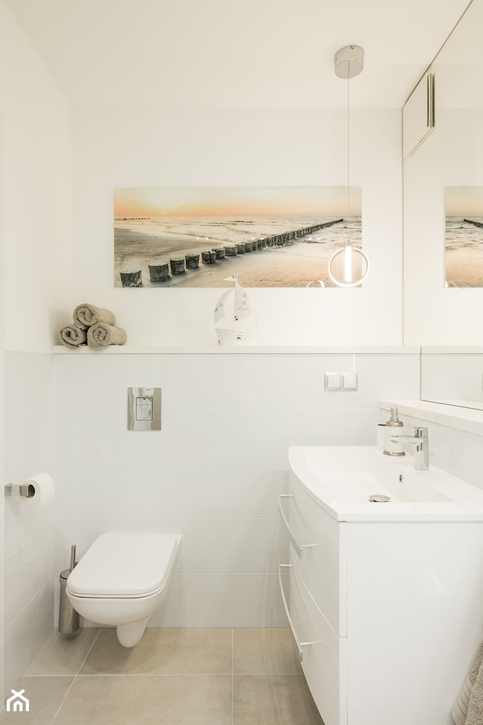 LUSTRZANY BLASK - Mała z lustrem łazienka, styl nowoczesny - zdjęcie od studio wnętrz URBAN-DESIGN Aleksandra Urban - Homebook