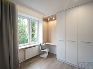 ELEGANCKA PRZESTRZEŃ DLA DWOJGA - Mała biała z biurkiem sypialnia, styl nowoczesny - zdjęcie od studio wnętrz URBAN-DESIGN Aleksandra Urban