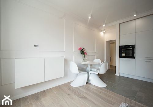 ELEGANCKA PRZESTRZEŃ DLA DWOJGA - Mała biała jadalnia w kuchni, styl nowoczesny - zdjęcie od studio wnętrz URBAN-DESIGN Aleksandra Urban