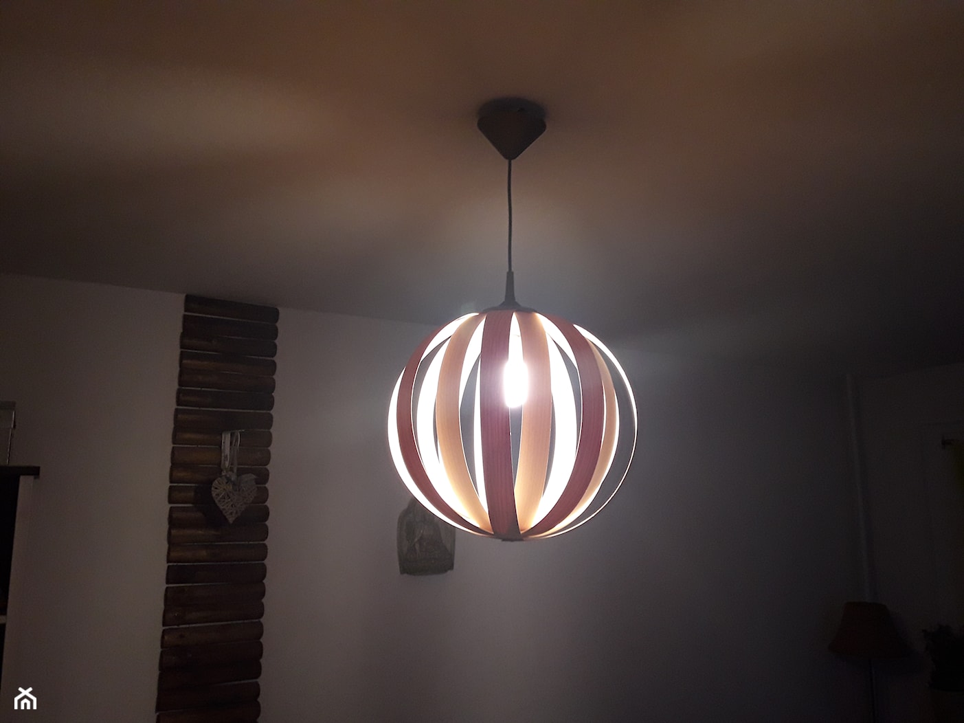 lampa wisząca Kula - zdjęcie od Pracownia lamp z drewna. - Homebook