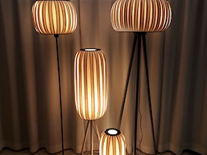 Lampy stojące abażur Elegant - zdjęcie od Pracownia lamp z drewna.