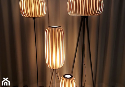Lampy stojące abażur Elegant - zdjęcie od Pracownia lamp z drewna.