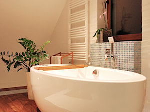 sypialnia z otwartą łazienką - Średnia łazienka z oknem, styl nowoczesny - zdjęcie od AS DESIGN