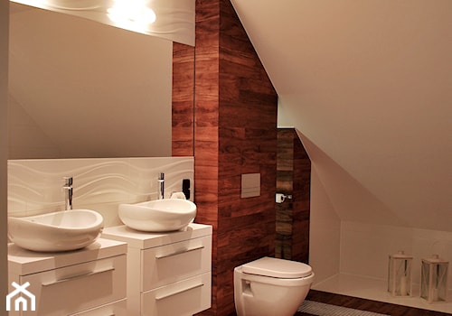 sypialnia z otwartą łazienką - Średnia na poddaszu z dwoma umywalkami łazienka, styl nowoczesny - zdjęcie od AS DESIGN
