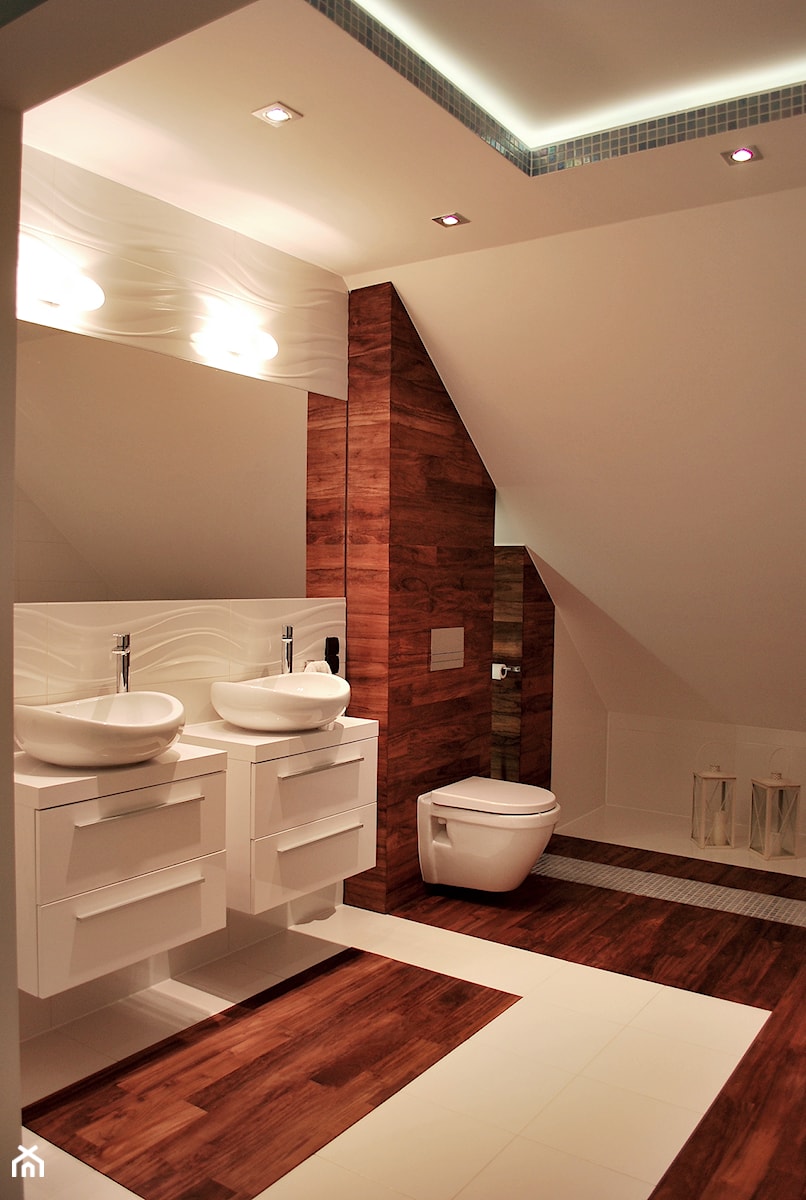 sypialnia z otwartą łazienką - Średnia na poddaszu z dwoma umywalkami łazienka, styl nowoczesny - zdjęcie od AS DESIGN