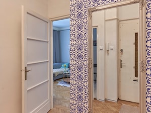 Aranżacja 50 m2 mieszkania w przedwojennej kamienicy - Hol / przedpokój, styl skandynawski - zdjęcie od gypsy_king