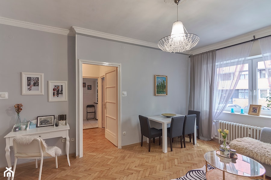Aranżacja 50 m2 mieszkania w przedwojennej kamienicy - Salon z jadalnią, styl skandynawski - zdjęcie od gypsy_king