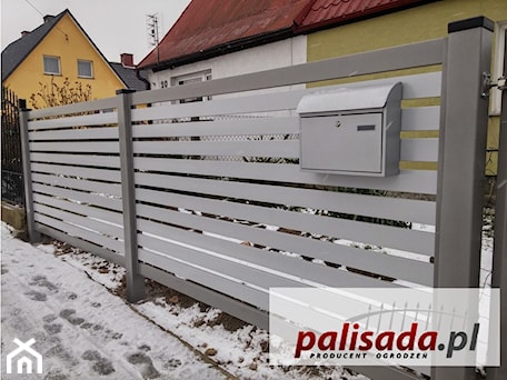 Aranżacje wnętrz - Ogród: Nowoczesne ogrodzenie aluminiowe AL12 - PALISADA.PL producent ogrodzeń. Przeglądaj, dodawaj i zapisuj najlepsze zdjęcia, pomysły i inspiracje designerskie. W bazie mamy już prawie milion fotografii!