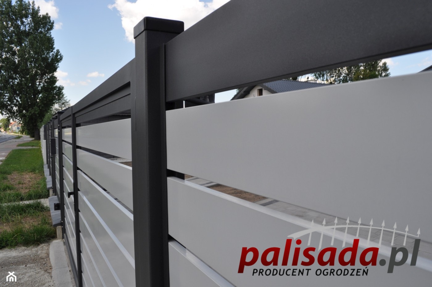 Dwukolorowe ogrodzenie aluminiowe - zdjęcie od PALISADA.PL producent ogrodzeń - Homebook