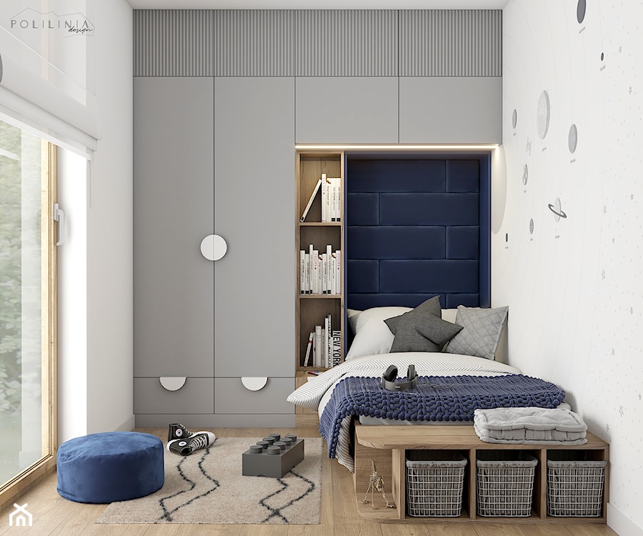 Pokój dla chłopca z dodatkiem koloru granatowego - Średni biały szary niebieski z panelami tapicerowanymi pokój dziecka dla nastolatka dla chłopca, styl nowoczesny - zdjęcie od Polilinia Design