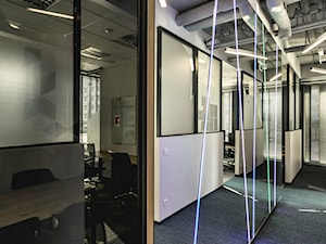 Przestrzeń biurowa Edge One Solutions - Warszawa - Duże szare biuro, styl nowoczesny - zdjęcie od SCALA DESIGN