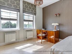 Dom wolnostojący Konstancin Jeziorna - Duża z biurkiem sypialnia - zdjęcie od TOM4YOU Tomasz Arkuszyński