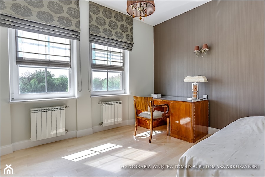 Dom wolnostojący Konstancin Jeziorna - Duża z biurkiem sypialnia - zdjęcie od TOM4YOU Tomasz Arkuszyński