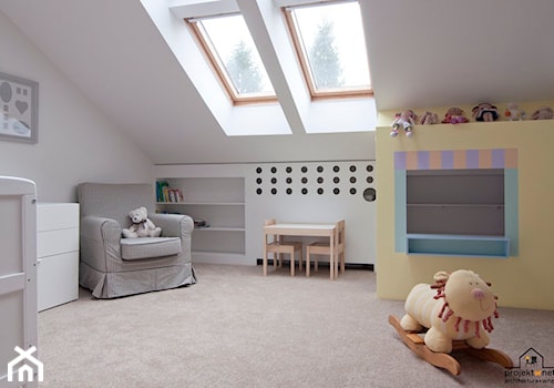 Pokój Małej Poli - Średni biały szary żółty pokój dziecka dla niemowlaka dla dziecka dla chłopca dla dziewczynki, styl nowoczesny - zdjęcie od PROJEKTwNET - Architektura&Wnętrza