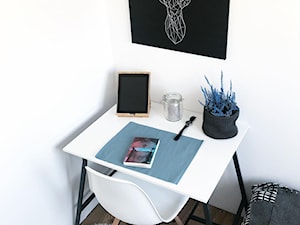 stylowe 28m2 - Mała biała z biurkiem sypialnia, styl minimalistyczny - zdjęcie od Bartłomiej Balicki