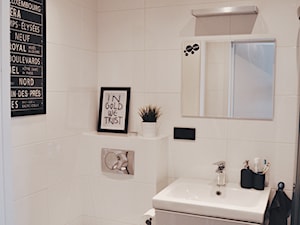 stylowe 28m2 - Mała bez okna z lustrem z punktowym oświetleniem łazienka, styl minimalistyczny - zdjęcie od Bartłomiej Balicki