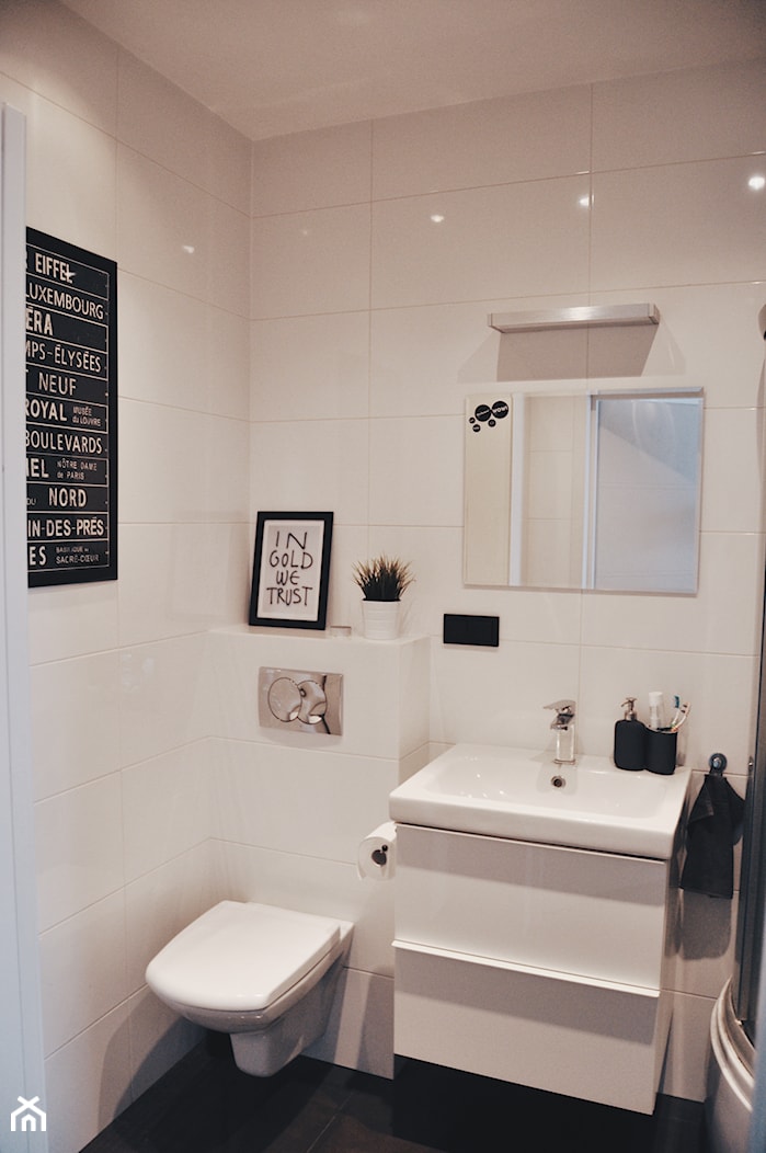 stylowe 28m2 - Mała bez okna z lustrem z punktowym oświetleniem łazienka, styl minimalistyczny - zdjęcie od Bartłomiej Balicki - Homebook
