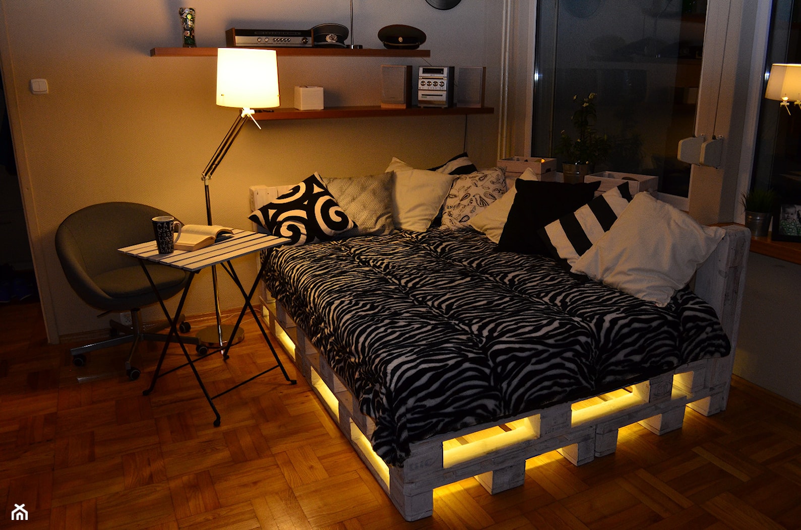 #meblezpalet Wymarzone łóżko z palet - Sypialnia - zdjęcie od bartosz-galisz - Homebook