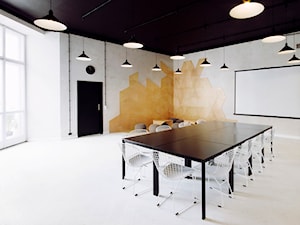 APARTAMENT Z SALĄ KONFERENCYJNĄ W WARSZAWIE - Duże szare biuro, styl industrialny - zdjęcie od Five Cell