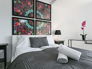 Luksusowe Apartamenty - Mała biała sypialnia, styl nowoczesny - zdjęcie od Art & Deco Design