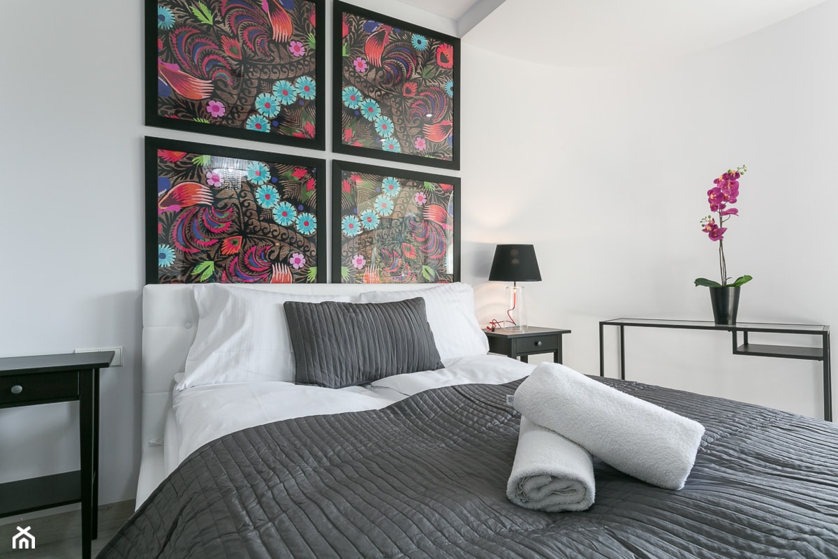 Luksusowe Apartamenty - Mała biała sypialnia, styl nowoczesny - zdjęcie od Art & Deco Design - Homebook