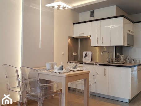 Aranżacje wnętrz - Kuchnia: Apartament wypoczynkowy - Kuchnia, styl nowoczesny - Art & Deco Design. Przeglądaj, dodawaj i zapisuj najlepsze zdjęcia, pomysły i inspiracje designerskie. W bazie mamy już prawie milion fotografii!