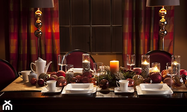 świąteczna dekoracja stołu w jadalni w stylu glamour