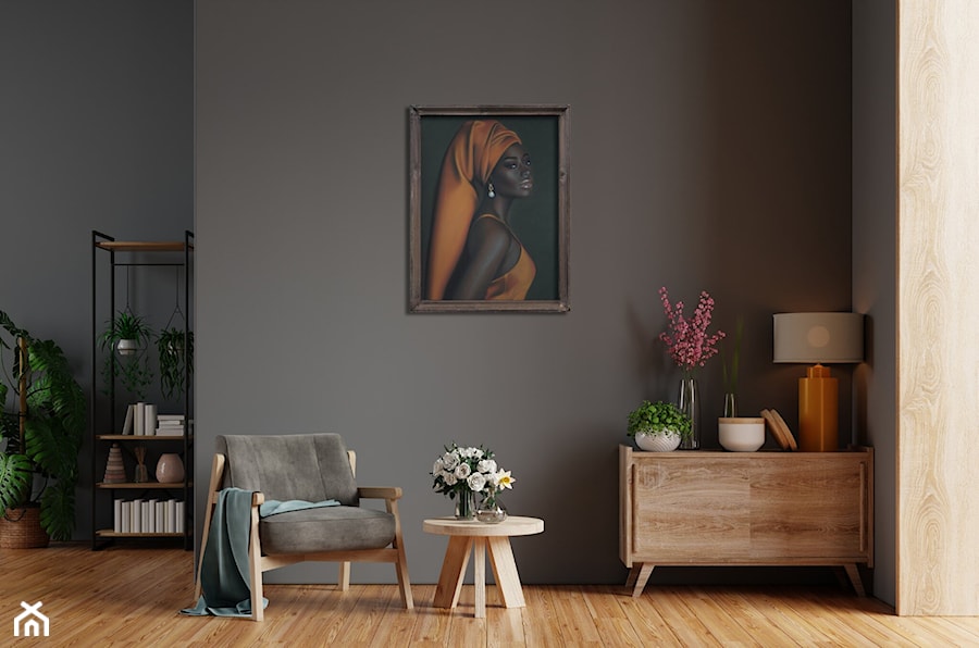 Salon z obrazem: KATARZYNA REKIEL, KOBIETA W TURBANIE, 2023 - zdjęcie od Art in House Dom Aukcyjny i Galeria Sztuki