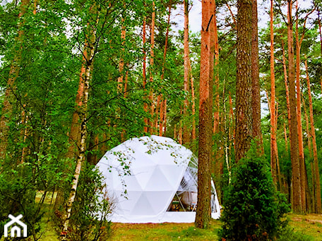 Aranżacje wnętrz - Ogród: Namiot Glamping | Kemping - MGlobe - Namioty Sferyczne. Przeglądaj, dodawaj i zapisuj najlepsze zdjęcia, pomysły i inspiracje designerskie. W bazie mamy już prawie milion fotografii!