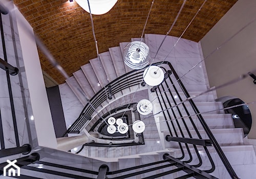 Lampy Largo - kompozycja na klatce schodowej - zdjęcie od Lampy Seltia