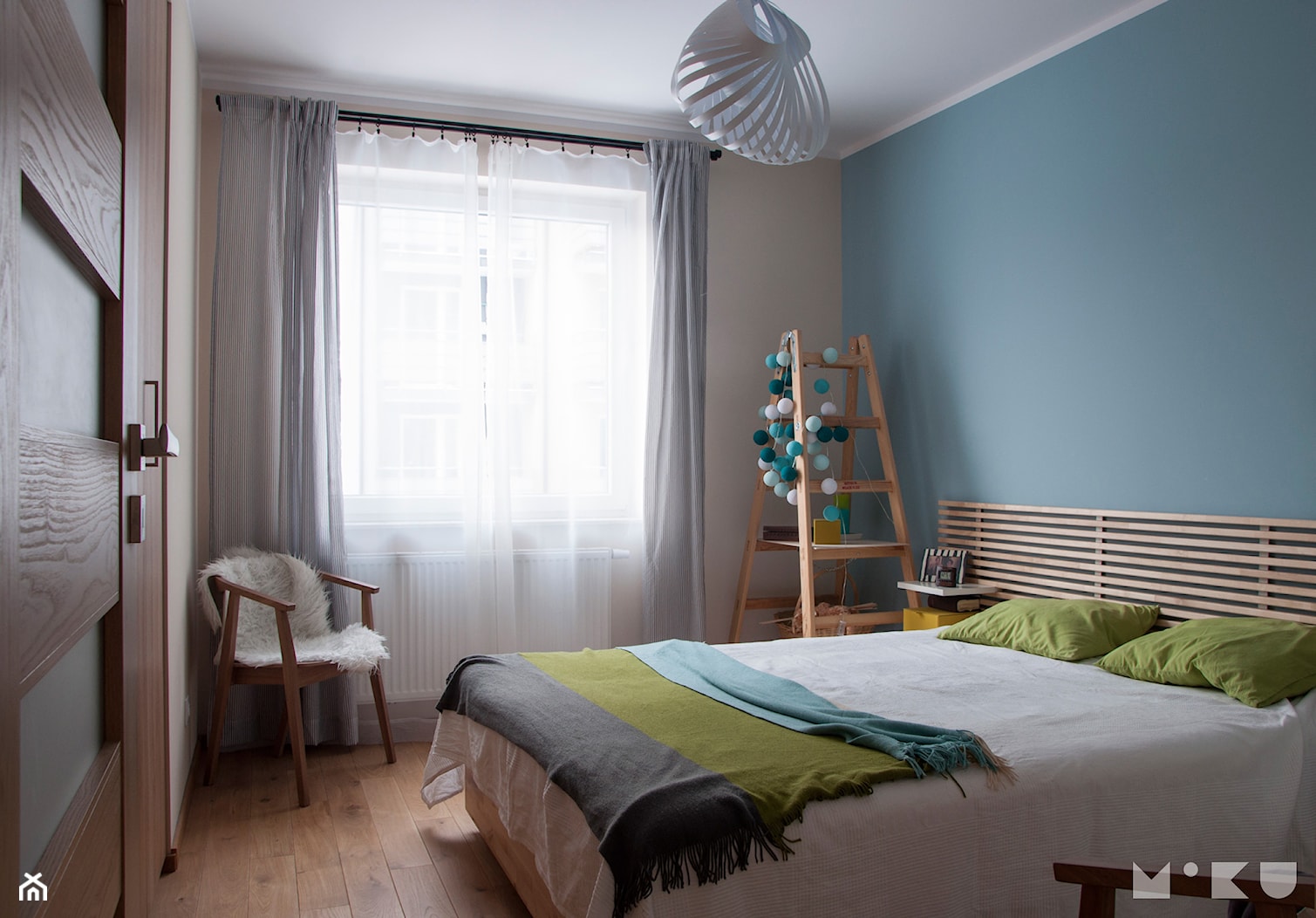 Błękitna sypialnia - zdjęcie od MIKU grafika & wnętrza - Homebook