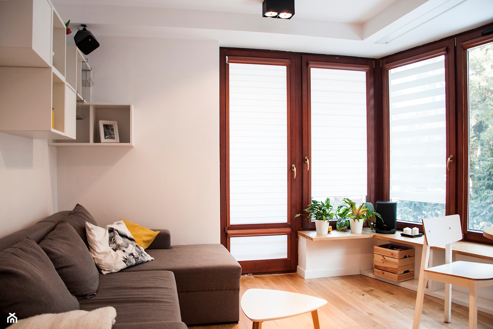 Niewielkie mieszkanie w skandynawskim stylu - Salon, styl skandynawski - zdjęcie od MIKU grafika & wnętrza - Homebook