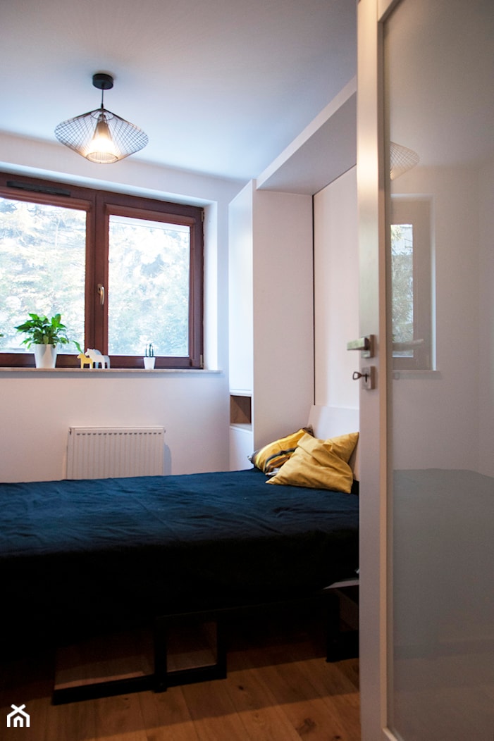 Niewielkie mieszkanie w skandynawskim stylu - Sypialnia, styl skandynawski - zdjęcie od MIKU grafika & wnętrza - Homebook