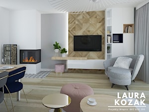 Salon z granatową kanapą i sztukaterią - zdjęcie od Projekty Wnętrz KOZAK