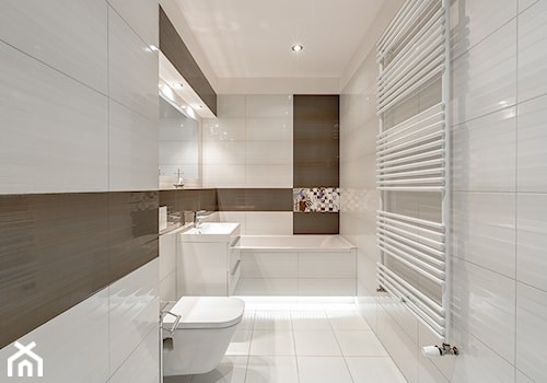 Średnia bez okna z lustrem z punktowym oświetleniem łazienka, styl minimalistyczny - zdjęcie od Jacek Bernatek