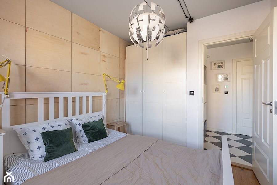 Lokale - Mała biała sypialnia, styl nowoczesny - zdjęcie od Jacek Bernatek