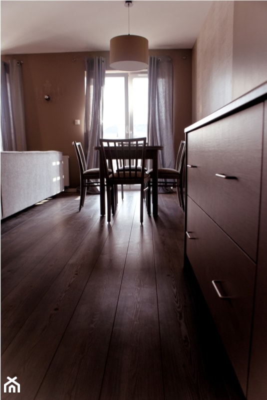 Wydzielona strefa jadalniana w salonie - zdjęcie od Manufaktura