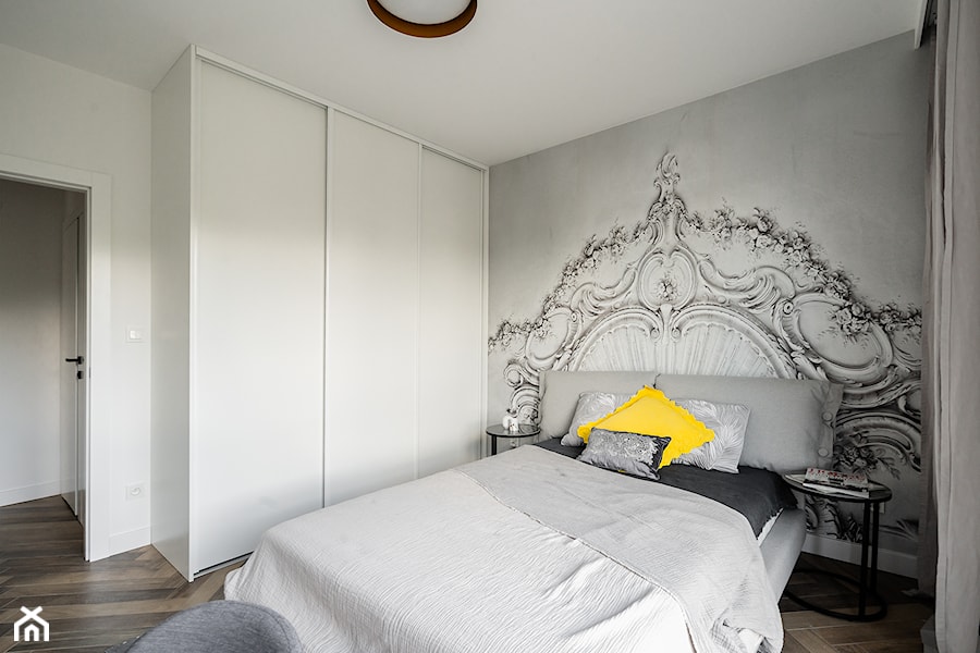 Apartament Wrocław - Średnia biała szara sypialnia - zdjęcie od Manufaktura