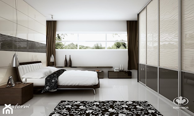 nowoczesna sypialnia, kremowa szafa na wymiar z przesuwanymi drzwiami, metalowa rama łóżka