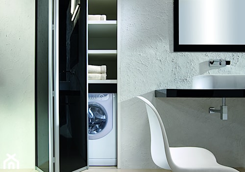 Łazienka KOMANDOR - Mała na poddaszu bez okna z pralką / suszarką łazienka, styl nowoczesny - zdjęcie od Komandor - Wnętrza z Charakterem