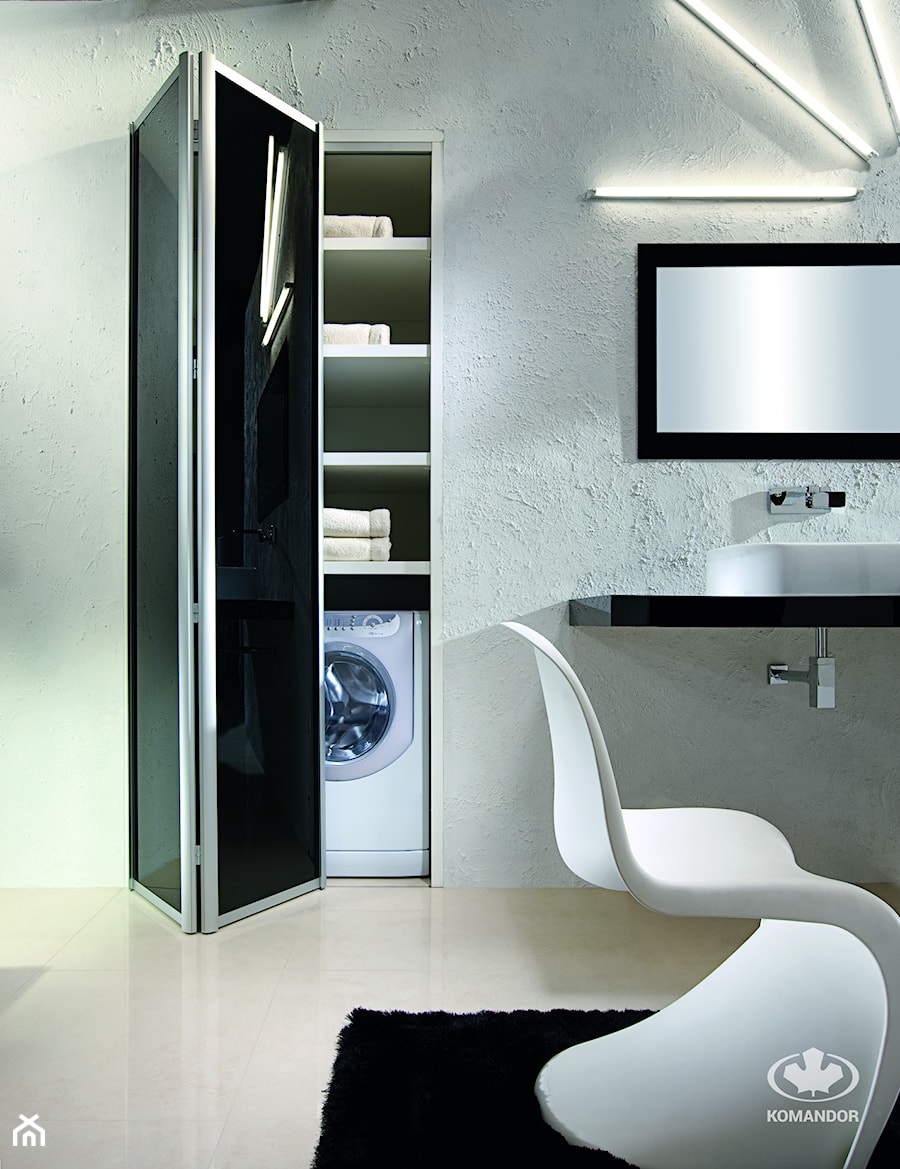 Łazienka KOMANDOR - Mała na poddaszu bez okna z pralką / suszarką łazienka, styl nowoczesny - zdjęcie od Komandor - Wnętrza z Charakterem