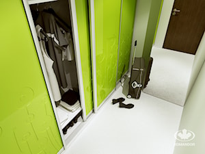 Komandor – Wąski przedpokój z szafą z drzwiami przesuwnymi - zdjęcie od Komandor - Wnętrza z Charakterem