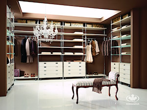 Garderoba KOMANDOR - Duża otwarta garderoba oddzielne pomieszczenie, styl glamour - zdjęcie od Komandor - Wnętrza z Charakterem