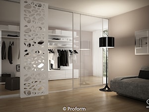 Garderoba KOMANDOR - Średnia beżowa sypialnia z garderobą, styl nowoczesny - zdjęcie od Komandor - Wnętrza z Charakterem
