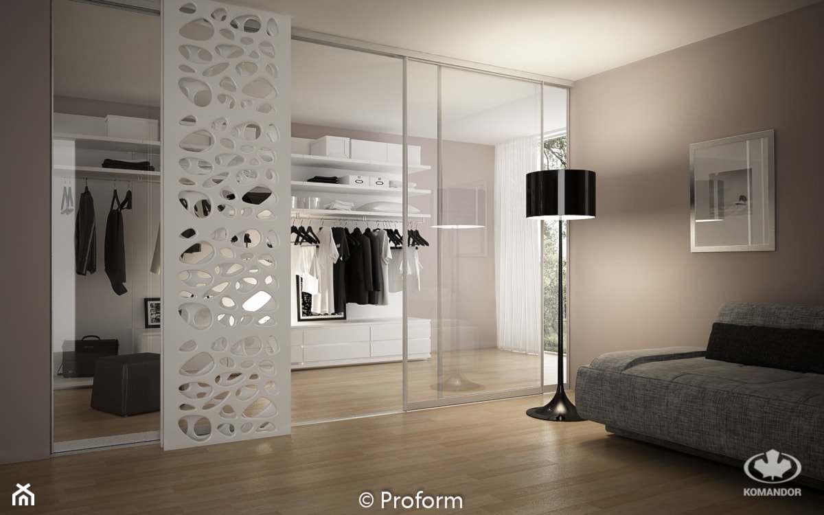 Garderoba KOMANDOR - Średnia beżowa sypialnia z garderobą, styl nowoczesny - zdjęcie od Komandor - Wnętrza z Charakterem - Homebook