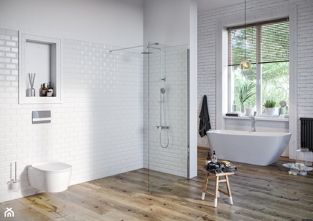 duża łazienka z wanną i prysznicem, biała łazienka z drewnianą podłogą