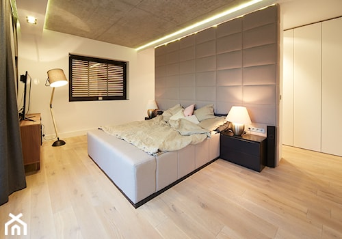 Sypialnia nowoczesna - Duża biała sypialnia, styl nowoczesny - zdjęcie od Magda Wysińska