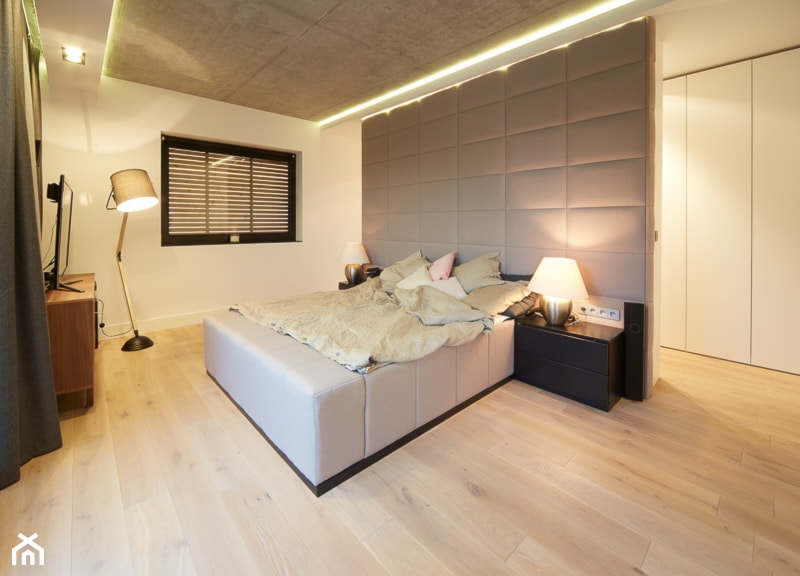 Sypialnia nowoczesna - Duża biała sypialnia, styl nowoczesny - zdjęcie od Magda Wysińska