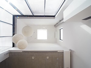 Dom nowoczesny - Biały salon, styl nowoczesny - zdjęcie od Magda Wysińska
