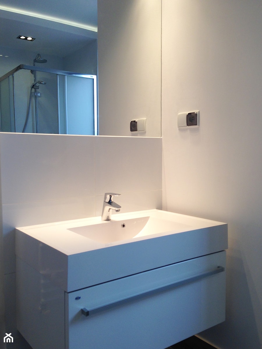 Segment 168 m2 - Mała na poddaszu bez okna łazienka, styl skandynawski - zdjęcie od Magda Wysińska